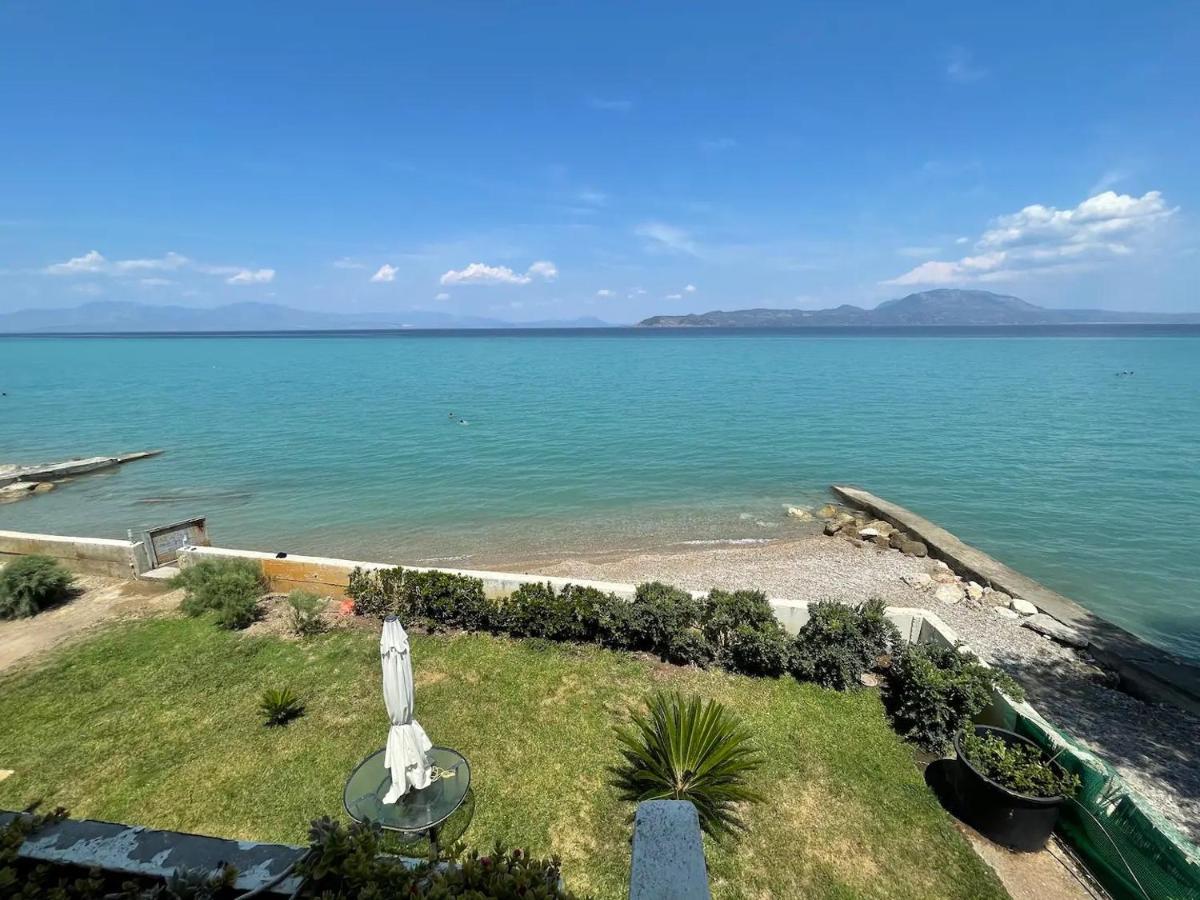 Stunning Beachfront Apartment Stratos Nerantza Exterior photo